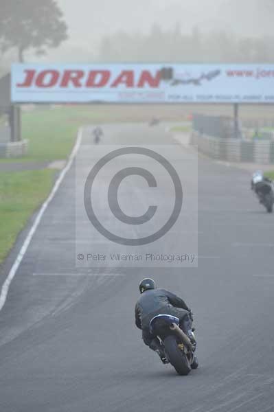 Mallory park Leicestershire;Mallory park photographs;Motorcycle action photographs;event digital images;eventdigitalimages;mallory park;no limits trackday;peter wileman photography;trackday;trackday digital images;trackday photos