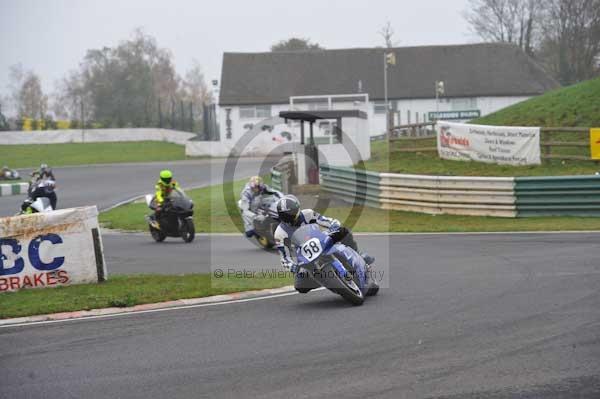 Mallory park Leicestershire;Mallory park photographs;Motorcycle action photographs;event digital images;eventdigitalimages;mallory park;no limits trackday;peter wileman photography;trackday;trackday digital images;trackday photos