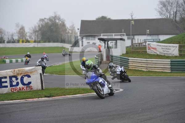 Mallory park Leicestershire;Mallory park photographs;Motorcycle action photographs;event digital images;eventdigitalimages;mallory park;no limits trackday;peter wileman photography;trackday;trackday digital images;trackday photos