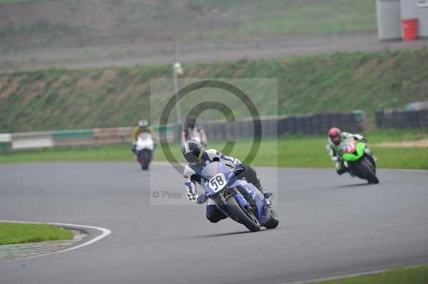 Mallory park Leicestershire;Mallory park photographs;Motorcycle action photographs;event digital images;eventdigitalimages;mallory park;no limits trackday;peter wileman photography;trackday;trackday digital images;trackday photos