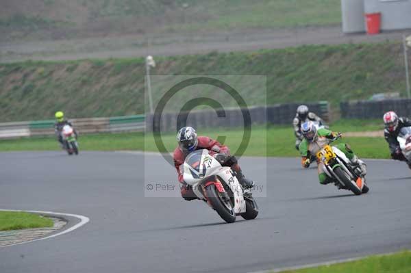 Mallory park Leicestershire;Mallory park photographs;Motorcycle action photographs;event digital images;eventdigitalimages;mallory park;no limits trackday;peter wileman photography;trackday;trackday digital images;trackday photos