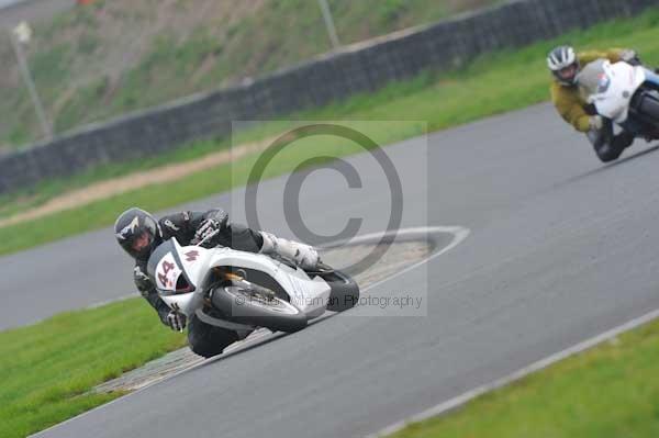 Mallory park Leicestershire;Mallory park photographs;Motorcycle action photographs;event digital images;eventdigitalimages;mallory park;no limits trackday;peter wileman photography;trackday;trackday digital images;trackday photos