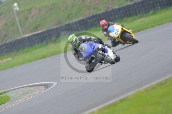 Mallory park Leicestershire;Mallory park photographs;Motorcycle action photographs;event digital images;eventdigitalimages;mallory park;no limits trackday;peter wileman photography;trackday;trackday digital images;trackday photos