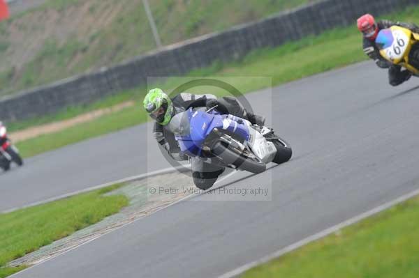 Mallory park Leicestershire;Mallory park photographs;Motorcycle action photographs;event digital images;eventdigitalimages;mallory park;no limits trackday;peter wileman photography;trackday;trackday digital images;trackday photos