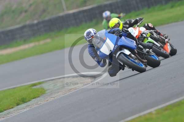 Mallory park Leicestershire;Mallory park photographs;Motorcycle action photographs;event digital images;eventdigitalimages;mallory park;no limits trackday;peter wileman photography;trackday;trackday digital images;trackday photos