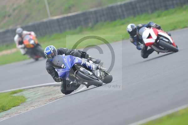 Mallory park Leicestershire;Mallory park photographs;Motorcycle action photographs;event digital images;eventdigitalimages;mallory park;no limits trackday;peter wileman photography;trackday;trackday digital images;trackday photos