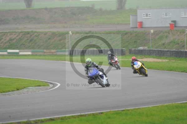 Mallory park Leicestershire;Mallory park photographs;Motorcycle action photographs;event digital images;eventdigitalimages;mallory park;no limits trackday;peter wileman photography;trackday;trackday digital images;trackday photos