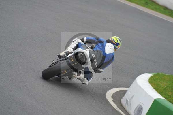 Mallory park Leicestershire;Mallory park photographs;Motorcycle action photographs;event digital images;eventdigitalimages;mallory park;no limits trackday;peter wileman photography;trackday;trackday digital images;trackday photos