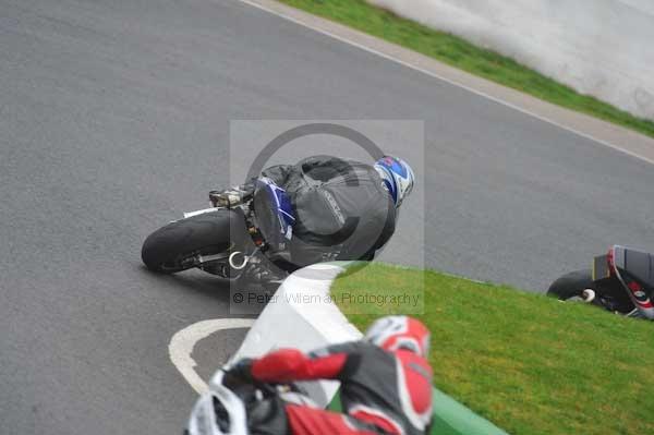 Mallory park Leicestershire;Mallory park photographs;Motorcycle action photographs;event digital images;eventdigitalimages;mallory park;no limits trackday;peter wileman photography;trackday;trackday digital images;trackday photos