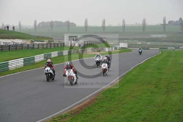 Mallory park Leicestershire;Mallory park photographs;Motorcycle action photographs;event digital images;eventdigitalimages;mallory park;no limits trackday;peter wileman photography;trackday;trackday digital images;trackday photos