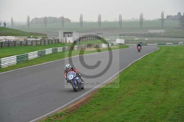 Mallory park Leicestershire;Mallory park photographs;Motorcycle action photographs;event digital images;eventdigitalimages;mallory park;no limits trackday;peter wileman photography;trackday;trackday digital images;trackday photos