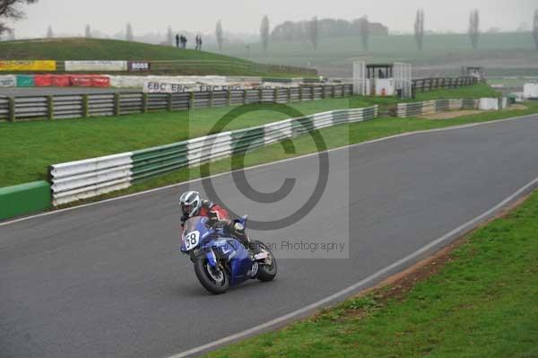 Mallory park Leicestershire;Mallory park photographs;Motorcycle action photographs;event digital images;eventdigitalimages;mallory park;no limits trackday;peter wileman photography;trackday;trackday digital images;trackday photos