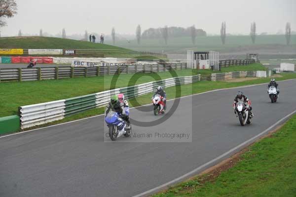 Mallory park Leicestershire;Mallory park photographs;Motorcycle action photographs;event digital images;eventdigitalimages;mallory park;no limits trackday;peter wileman photography;trackday;trackday digital images;trackday photos