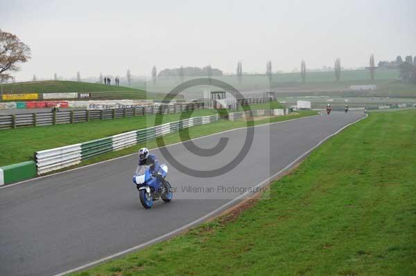 Mallory park Leicestershire;Mallory park photographs;Motorcycle action photographs;event digital images;eventdigitalimages;mallory park;no limits trackday;peter wileman photography;trackday;trackday digital images;trackday photos