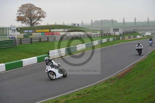 Mallory park Leicestershire;Mallory park photographs;Motorcycle action photographs;event digital images;eventdigitalimages;mallory park;no limits trackday;peter wileman photography;trackday;trackday digital images;trackday photos