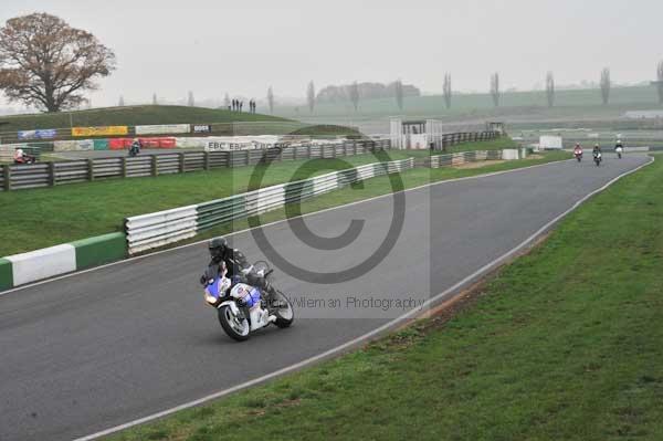 Mallory park Leicestershire;Mallory park photographs;Motorcycle action photographs;event digital images;eventdigitalimages;mallory park;no limits trackday;peter wileman photography;trackday;trackday digital images;trackday photos