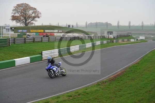 Mallory park Leicestershire;Mallory park photographs;Motorcycle action photographs;event digital images;eventdigitalimages;mallory park;no limits trackday;peter wileman photography;trackday;trackday digital images;trackday photos