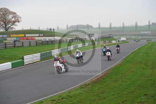 Mallory park Leicestershire;Mallory park photographs;Motorcycle action photographs;event digital images;eventdigitalimages;mallory park;no limits trackday;peter wileman photography;trackday;trackday digital images;trackday photos