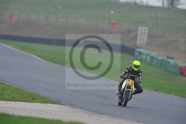 Mallory park Leicestershire;Mallory park photographs;Motorcycle action photographs;event digital images;eventdigitalimages;mallory park;no limits trackday;peter wileman photography;trackday;trackday digital images;trackday photos