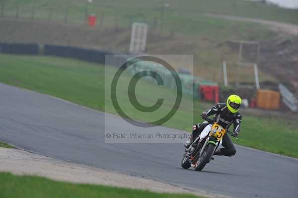 Mallory park Leicestershire;Mallory park photographs;Motorcycle action photographs;event digital images;eventdigitalimages;mallory park;no limits trackday;peter wileman photography;trackday;trackday digital images;trackday photos