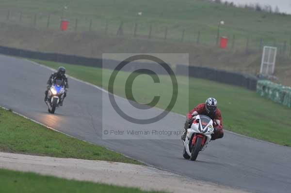 Mallory park Leicestershire;Mallory park photographs;Motorcycle action photographs;event digital images;eventdigitalimages;mallory park;no limits trackday;peter wileman photography;trackday;trackday digital images;trackday photos