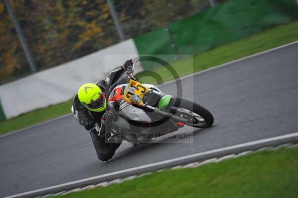 Mallory park Leicestershire;Mallory park photographs;Motorcycle action photographs;event digital images;eventdigitalimages;mallory park;no limits trackday;peter wileman photography;trackday;trackday digital images;trackday photos