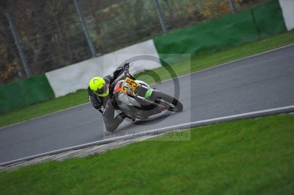 Mallory park Leicestershire;Mallory park photographs;Motorcycle action photographs;event digital images;eventdigitalimages;mallory park;no limits trackday;peter wileman photography;trackday;trackday digital images;trackday photos