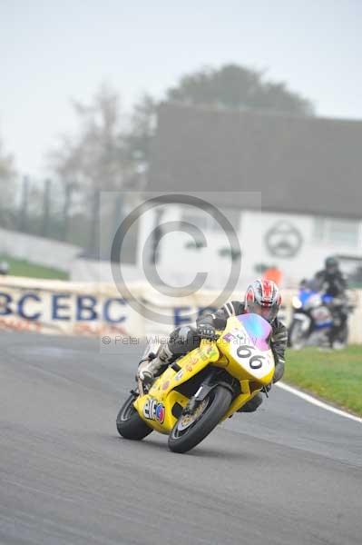 Mallory park Leicestershire;Mallory park photographs;Motorcycle action photographs;event digital images;eventdigitalimages;mallory park;no limits trackday;peter wileman photography;trackday;trackday digital images;trackday photos