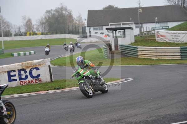 Mallory park Leicestershire;Mallory park photographs;Motorcycle action photographs;event digital images;eventdigitalimages;mallory park;no limits trackday;peter wileman photography;trackday;trackday digital images;trackday photos