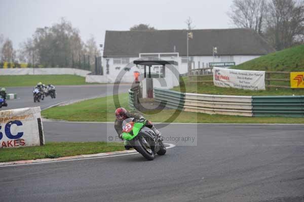 Mallory park Leicestershire;Mallory park photographs;Motorcycle action photographs;event digital images;eventdigitalimages;mallory park;no limits trackday;peter wileman photography;trackday;trackday digital images;trackday photos