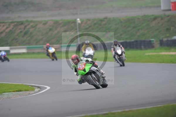 Mallory park Leicestershire;Mallory park photographs;Motorcycle action photographs;event digital images;eventdigitalimages;mallory park;no limits trackday;peter wileman photography;trackday;trackday digital images;trackday photos