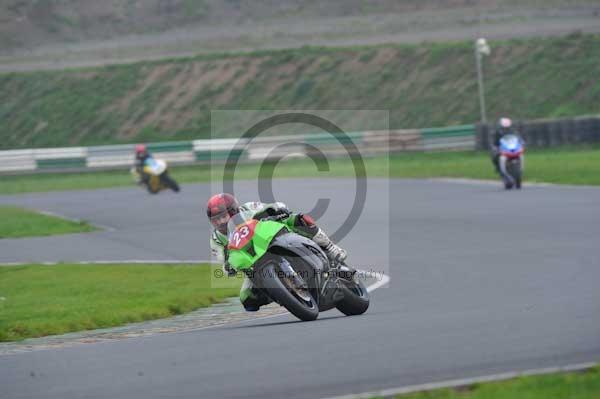 Mallory park Leicestershire;Mallory park photographs;Motorcycle action photographs;event digital images;eventdigitalimages;mallory park;no limits trackday;peter wileman photography;trackday;trackday digital images;trackday photos