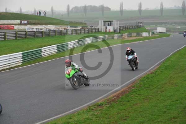 Mallory park Leicestershire;Mallory park photographs;Motorcycle action photographs;event digital images;eventdigitalimages;mallory park;no limits trackday;peter wileman photography;trackday;trackday digital images;trackday photos