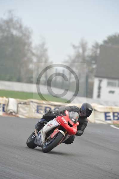 Mallory park Leicestershire;Mallory park photographs;Motorcycle action photographs;event digital images;eventdigitalimages;mallory park;no limits trackday;peter wileman photography;trackday;trackday digital images;trackday photos