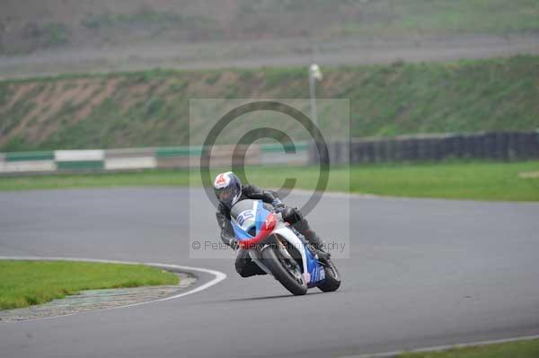 Mallory park Leicestershire;Mallory park photographs;Motorcycle action photographs;event digital images;eventdigitalimages;mallory park;no limits trackday;peter wileman photography;trackday;trackday digital images;trackday photos