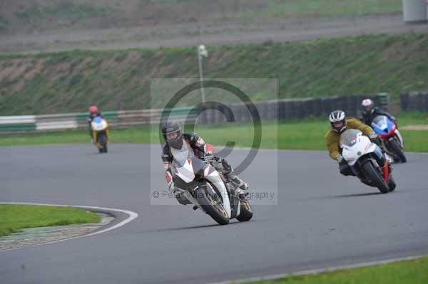 Mallory park Leicestershire;Mallory park photographs;Motorcycle action photographs;event digital images;eventdigitalimages;mallory park;no limits trackday;peter wileman photography;trackday;trackday digital images;trackday photos