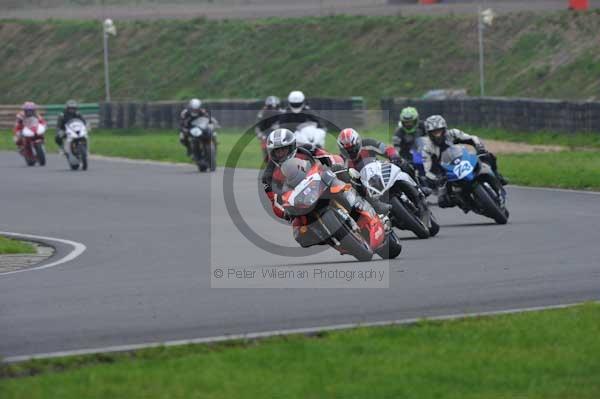 Mallory park Leicestershire;Mallory park photographs;Motorcycle action photographs;event digital images;eventdigitalimages;mallory park;no limits trackday;peter wileman photography;trackday;trackday digital images;trackday photos