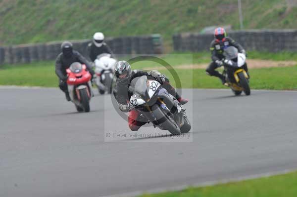 Mallory park Leicestershire;Mallory park photographs;Motorcycle action photographs;event digital images;eventdigitalimages;mallory park;no limits trackday;peter wileman photography;trackday;trackday digital images;trackday photos