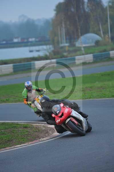 Mallory park Leicestershire;Mallory park photographs;Motorcycle action photographs;event digital images;eventdigitalimages;mallory park;no limits trackday;peter wileman photography;trackday;trackday digital images;trackday photos