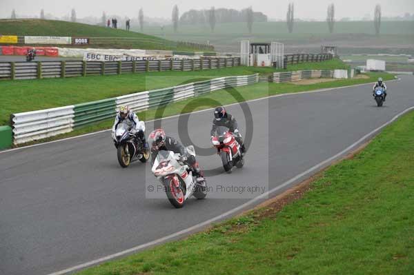 Mallory park Leicestershire;Mallory park photographs;Motorcycle action photographs;event digital images;eventdigitalimages;mallory park;no limits trackday;peter wileman photography;trackday;trackday digital images;trackday photos