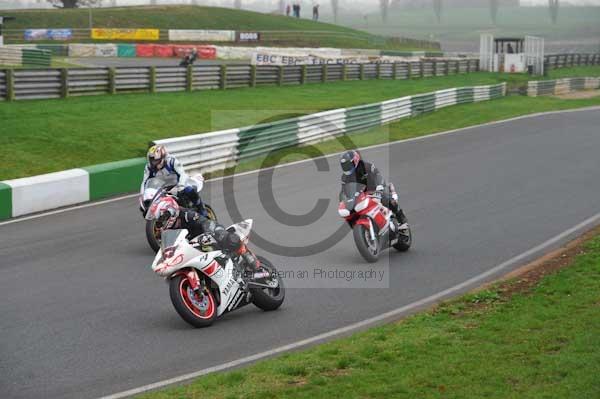 Mallory park Leicestershire;Mallory park photographs;Motorcycle action photographs;event digital images;eventdigitalimages;mallory park;no limits trackday;peter wileman photography;trackday;trackday digital images;trackday photos