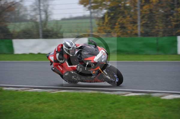 Mallory park Leicestershire;Mallory park photographs;Motorcycle action photographs;event digital images;eventdigitalimages;mallory park;no limits trackday;peter wileman photography;trackday;trackday digital images;trackday photos