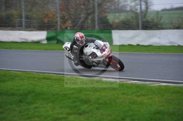 Mallory park Leicestershire;Mallory park photographs;Motorcycle action photographs;event digital images;eventdigitalimages;mallory park;no limits trackday;peter wileman photography;trackday;trackday digital images;trackday photos