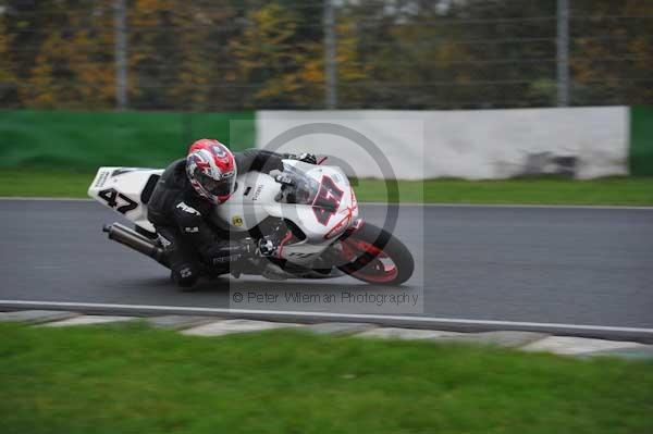 Mallory park Leicestershire;Mallory park photographs;Motorcycle action photographs;event digital images;eventdigitalimages;mallory park;no limits trackday;peter wileman photography;trackday;trackday digital images;trackday photos