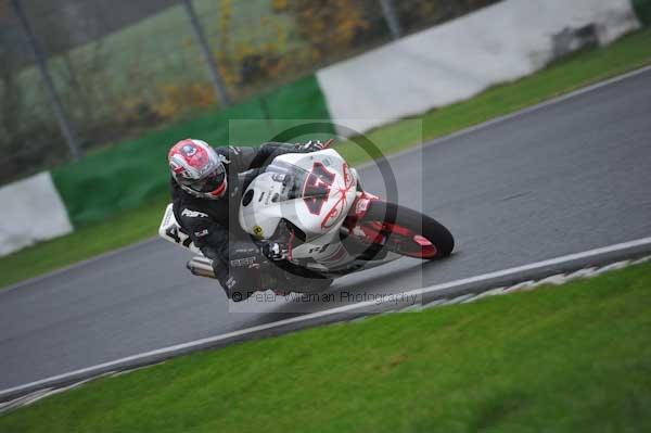 Mallory park Leicestershire;Mallory park photographs;Motorcycle action photographs;event digital images;eventdigitalimages;mallory park;no limits trackday;peter wileman photography;trackday;trackday digital images;trackday photos