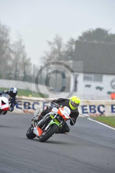 Mallory park Leicestershire;Mallory park photographs;Motorcycle action photographs;event digital images;eventdigitalimages;mallory park;no limits trackday;peter wileman photography;trackday;trackday digital images;trackday photos