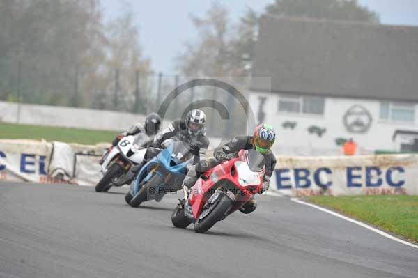 Mallory park Leicestershire;Mallory park photographs;Motorcycle action photographs;event digital images;eventdigitalimages;mallory park;no limits trackday;peter wileman photography;trackday;trackday digital images;trackday photos