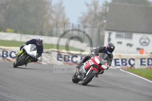 Mallory park Leicestershire;Mallory park photographs;Motorcycle action photographs;event digital images;eventdigitalimages;mallory park;no limits trackday;peter wileman photography;trackday;trackday digital images;trackday photos