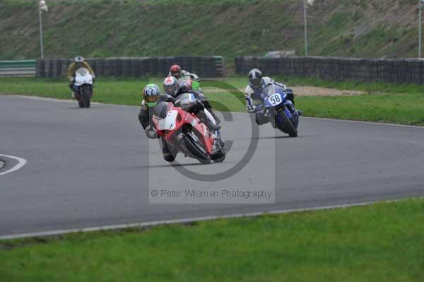 Mallory park Leicestershire;Mallory park photographs;Motorcycle action photographs;event digital images;eventdigitalimages;mallory park;no limits trackday;peter wileman photography;trackday;trackday digital images;trackday photos