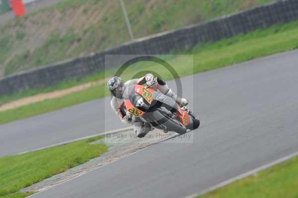 Mallory park Leicestershire;Mallory park photographs;Motorcycle action photographs;event digital images;eventdigitalimages;mallory park;no limits trackday;peter wileman photography;trackday;trackday digital images;trackday photos